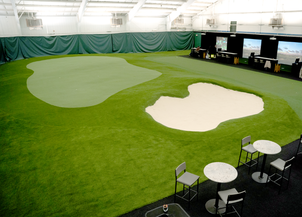 Indoor putting green with undulations 